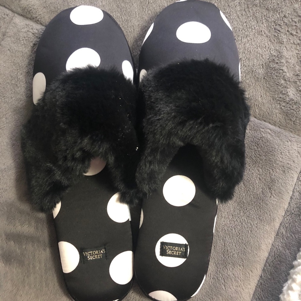 Victoria’s Secret Slippers with Drawstring Bag NWT